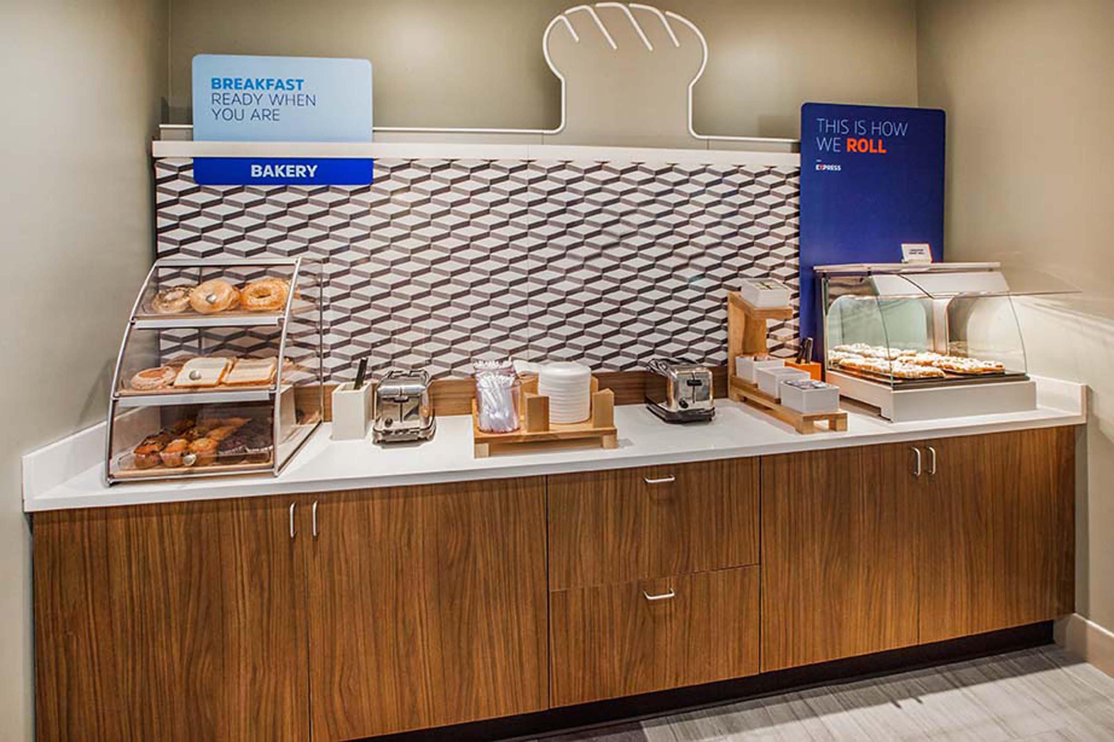 Holiday Inn Express And Suites Detroit North-Troy By Ihg Εξωτερικό φωτογραφία